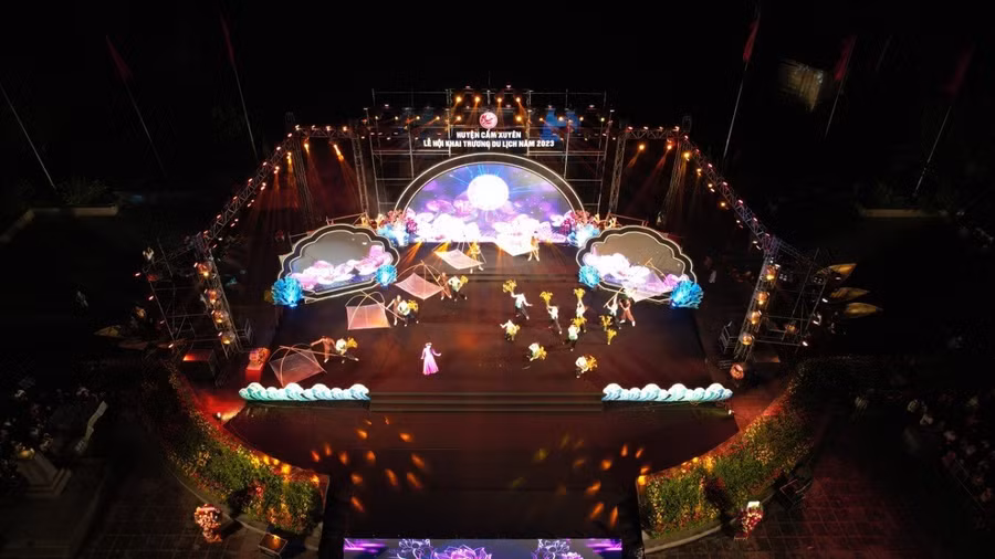 Sân khấu khai trương hoành tráng. (Ảnh: CTV). Sân khấu khai trương hoành tráng. (Ảnh: CTV).
