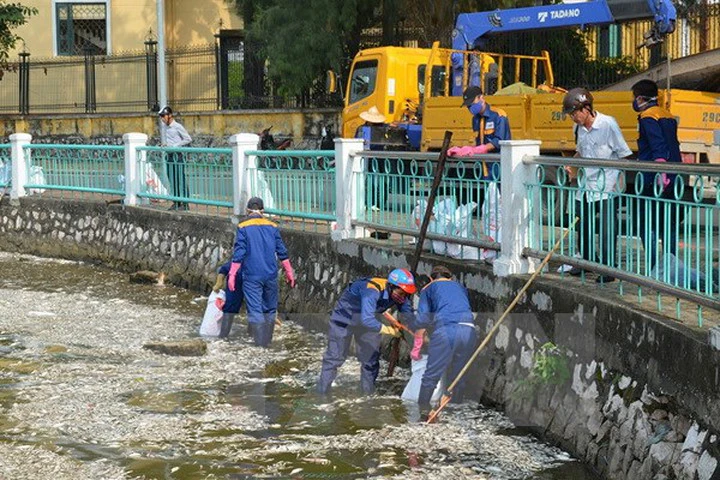 Chỉ đạo xử lý nghiêm những trường hợp xả thải ra Hồ Tây