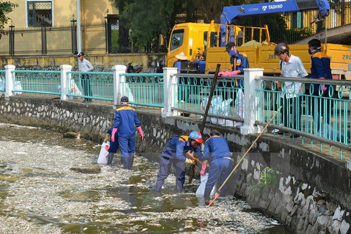 Chỉ đạo xử lý nghiêm những trường hợp xả thải ra Hồ Tây