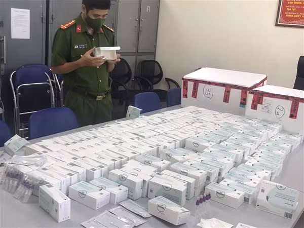 Số bộ test nhanh virus SARS-CoV-2 nhập lậu.