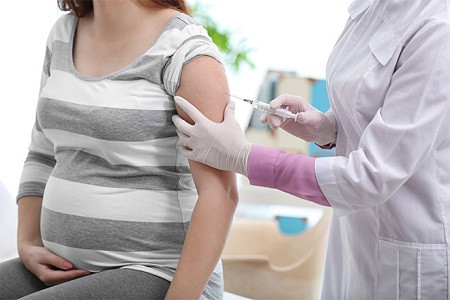 WHO không khuyến cáo xét nghiệm chẩn đoán mang thai trước khi tiêm chủng. Ảnh minh họa.