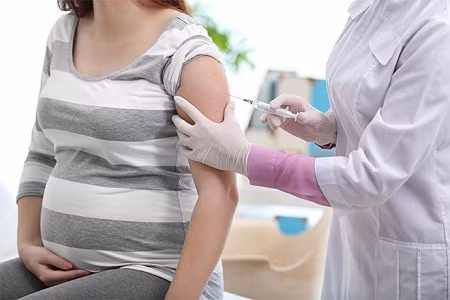 WHO không khuyến cáo xét nghiệm chẩn đoán mang thai trước khi tiêm chủng. Ảnh minh họa.