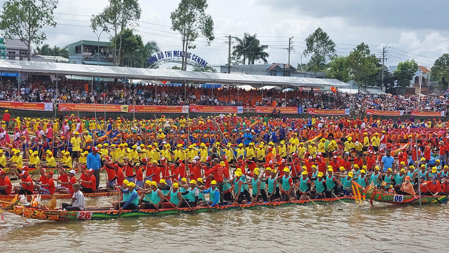 Giải đua ghe Ngo tỉnh Sóc Trăng năm 2023 có 46 đội thuộc tỉnh Sóc Trăng và các tỉnh trong khu vực tham gia; trong đó có 6 đội ghe Ngo nữ. Giải đua ghe Ngo tỉnh Sóc Trăng năm 2023 có 46 đội thuộc tỉnh Sóc Trăng và các tỉnh trong khu vực tham gia; trong đó có 6 đội ghe Ngo nữ.