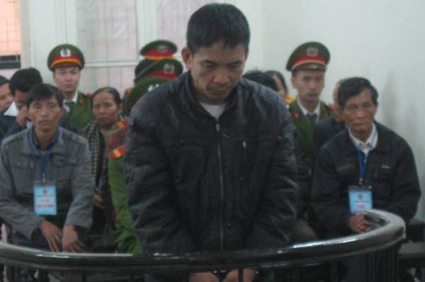 Ông già U60 đâm chết thanh niên cùng thôn tại đám cưới