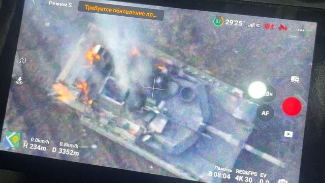 Một trong những chiếc xe tăng M1- Abrams mà Mỹ cung cấp cho Ukraine đã bị quân đội Nga phá hủy