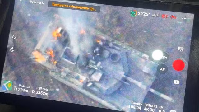 Một trong những chiếc xe tăng M1- Abrams mà Mỹ cung cấp cho Ukraine đã bị quân đội Nga phá hủy