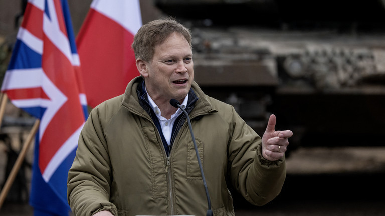 Bộ trưởng Quốc phòng Anh Grant Shapps 