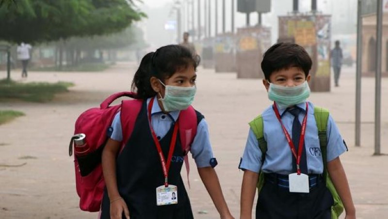Học sinh Delhi trở lại trường học.