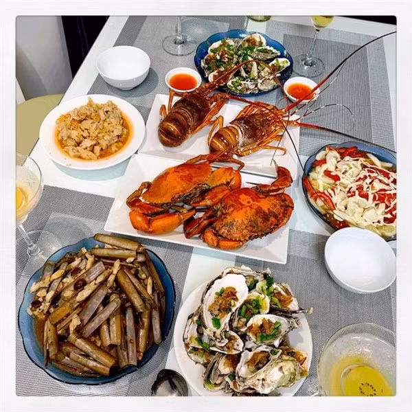 Ăn quá nhiều chất bổ cũng dễ gây viêm tụy cấp. Ảnh minh họa.