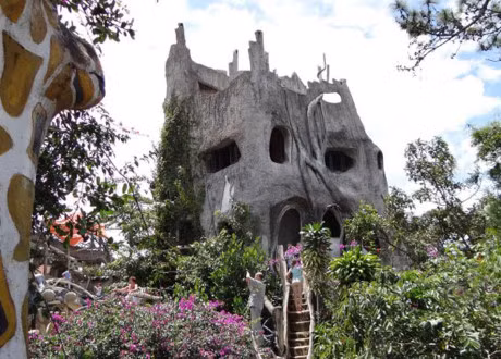 Can canh ben trong ngoi nha ma rung ron nhat Viet Nam - Anh 3