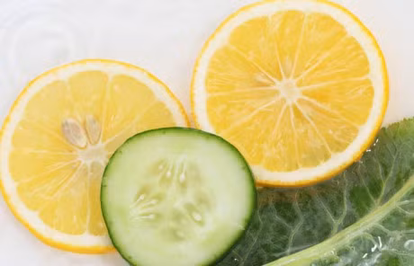 “Cap cuu” nhanh chong cho lan da chay nang bang chanh va dua chuot - Anh 1