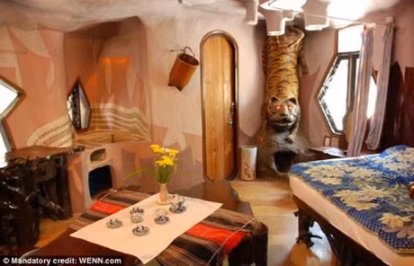 Can canh ben trong ngoi nha ma rung ron nhat Viet Nam - Anh 1