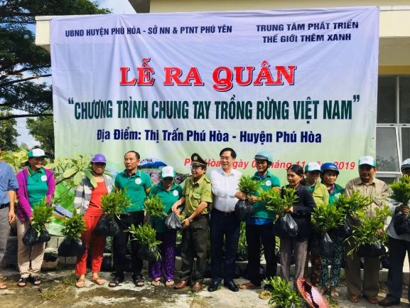 Bàn giao 170 nghìn cây giống cho người dân Phú Yên