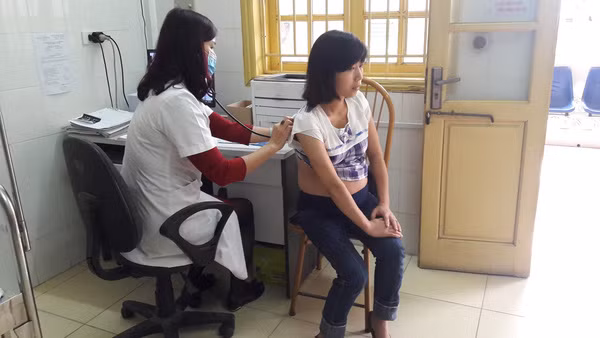 Tự ý uống thuốc kháng sinh khi mang thai: Hậu họa khôn lường