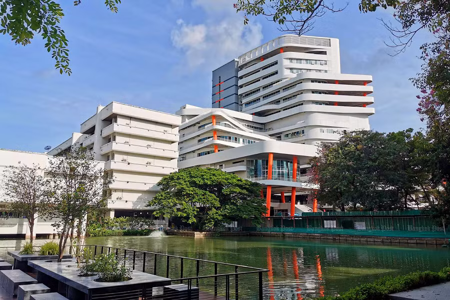 Khuôn viên Trường Đại học Công nghệ King Mongkut, Thái Lan.
