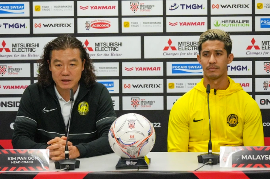 Huấn luyện viên Kim Pan-gon đặt quyết tâm thắng đậm Lào ở bảng B AFF Cup 2022. Huấn luyện viên Kim Pan-gon đặt quyết tâm thắng đậm Lào ở bảng B AFF Cup 2022.