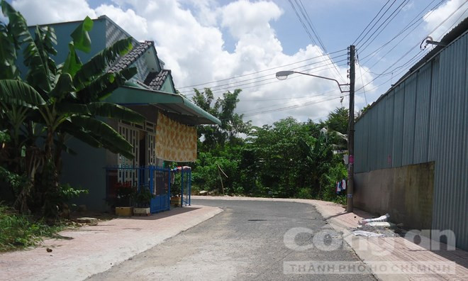 Lối vào nhà của anh Thin vắng vẻ