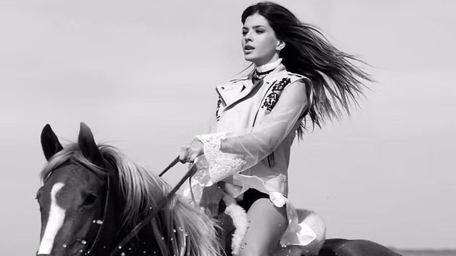 Cận cảnh nhan sắc ‘con giáp thứ 13’ khiến gia đình sao PSG ‘tan đàn xẻ nghé’ ảnh 9 Cận cảnh nhan sắc ‘con giáp thứ 13’ khiến gia đình sao PSG ‘tan đàn xẻ nghé’ ảnh 9