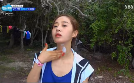 Yuri SNSD khoe mat moc sang bung xinh dep - Anh 1