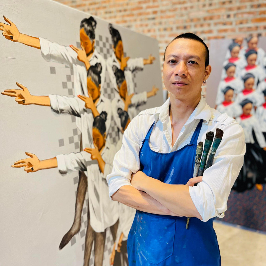 Họa sĩ Nguyễn Trọng Minh từng là giáo viên dạy mỹ thuật tại Lào Cai. Họa sĩ Nguyễn Trọng Minh từng là giáo viên dạy mỹ thuật tại Lào Cai.