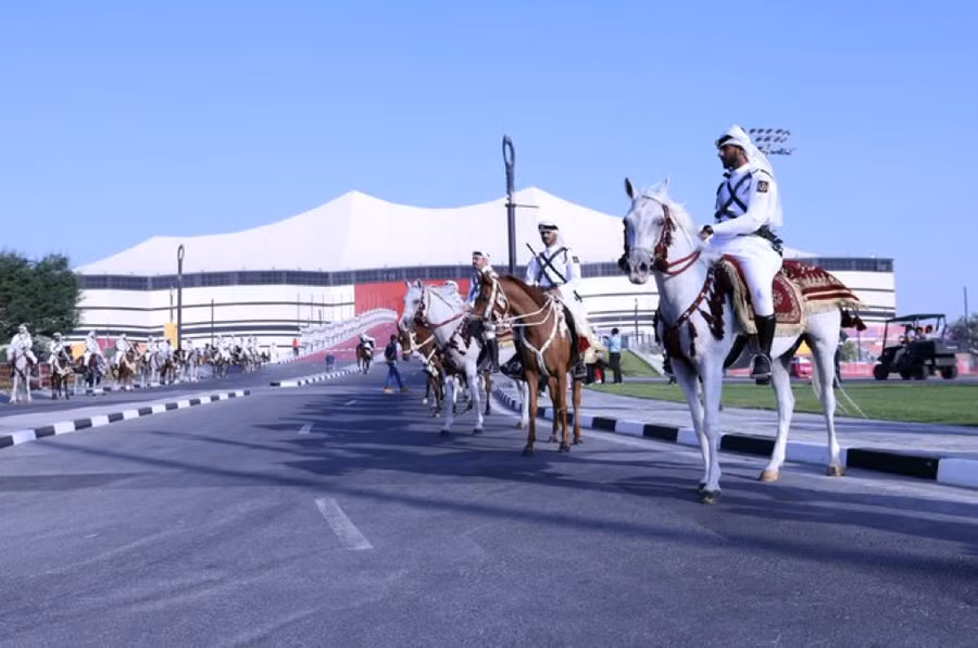 Chùm ảnh: Không khí rộn rã trước lễ khai mạc World Cup 2022 ảnh 4