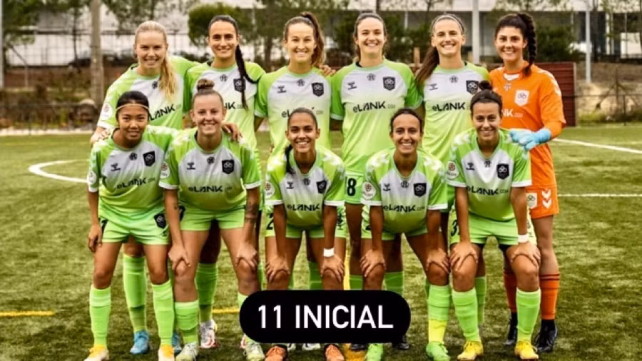 Huỳnh Như (góc trái ở dưới) đá chính trong trận đấu của Lank FC gặp Ovarense.