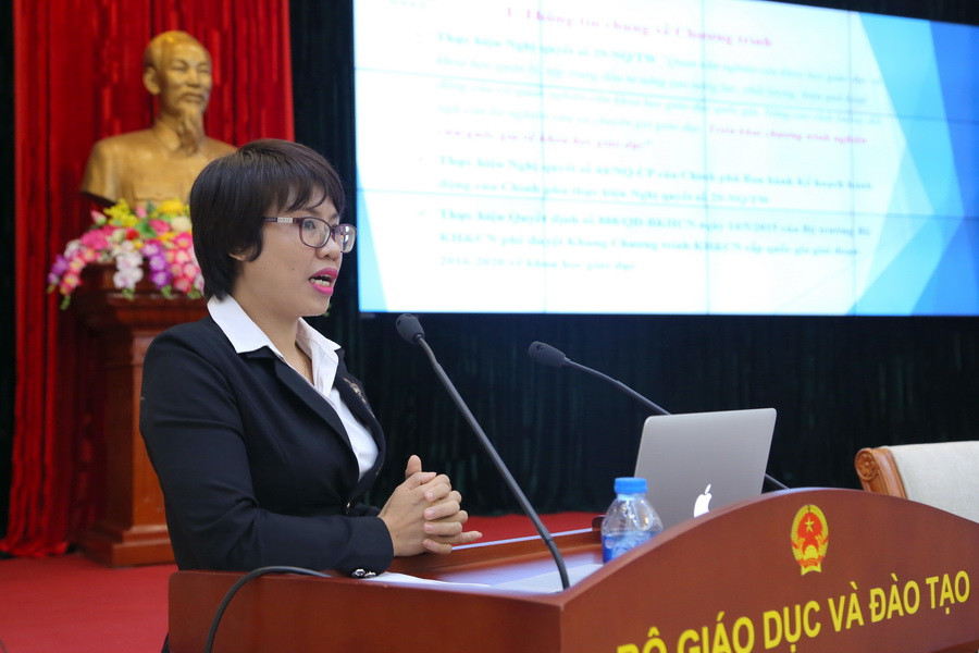 Bà Khiếu Thị Nhàn - Chánh văn phòng của Chương trình báo cáo về tình hình thực hiện Chương trình giai đoạn 2016 – 2018. Ảnh: Việt Hà Bà Khiếu Thị Nhàn - Chánh văn phòng của Chương trình báo cáo về tình hình thực hiện Chương trình giai đoạn 2016 – 2018. Ảnh: Việt Hà