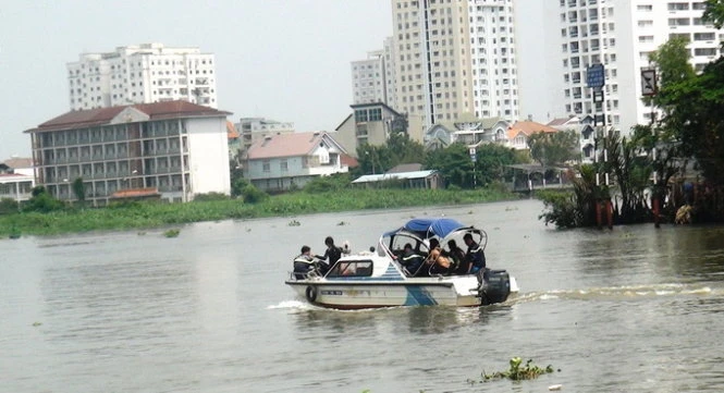 Trong hai giờ, liên tiếp hai thanh niên nhảy cầu Bình Triệu