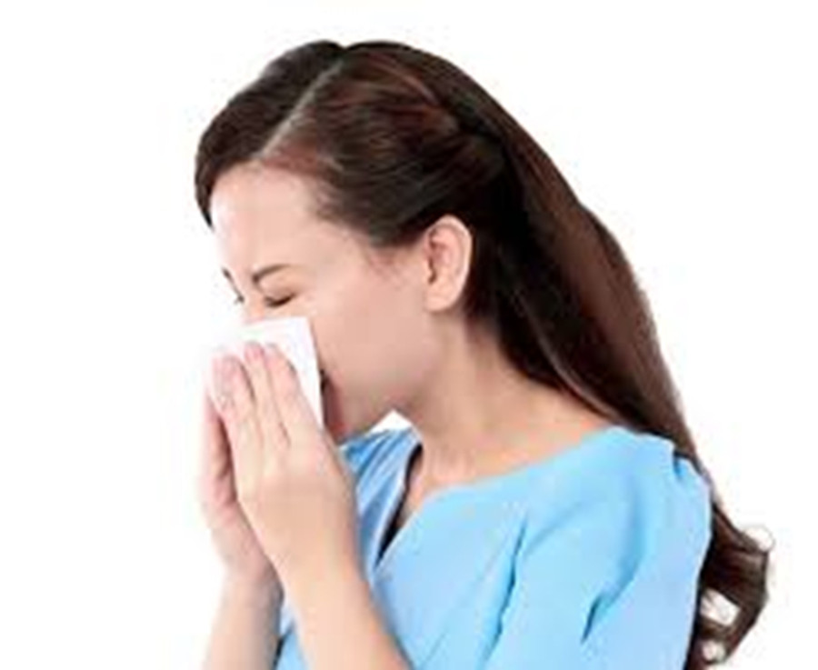 Bệnh nhân che miệng khi ho. Bệnh nhân che miệng khi ho.