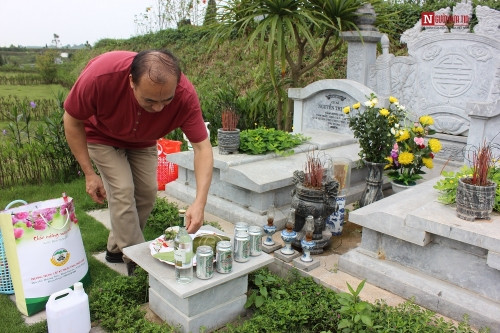 Những câu chuyện thấm đẫm tình người bên các ngôi mộ nghìn tỉ - Ảnh 5 Những câu chuyện thấm đẫm tình người bên các ngôi mộ nghìn tỉ - Ảnh 5