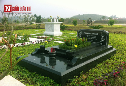 Những câu chuyện thấm đẫm tình người bên các ngôi mộ nghìn tỉ - Ảnh 2 Những câu chuyện thấm đẫm tình người bên các ngôi mộ nghìn tỉ - Ảnh 2