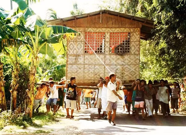 Thú vị cách di dời nhà truyền thống của Philippines ảnh 3