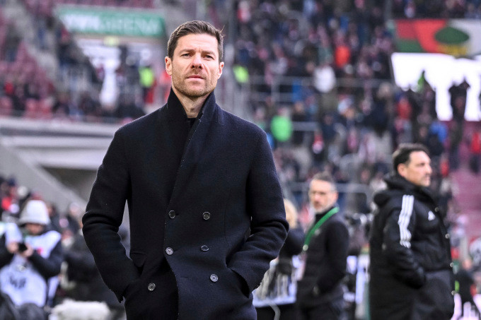 HLV Alonso không phủ nhận cũng không khẳng định khả năng dẫn dắt Liverpool. HLV Alonso không phủ nhận cũng không khẳng định khả năng dẫn dắt Liverpool.