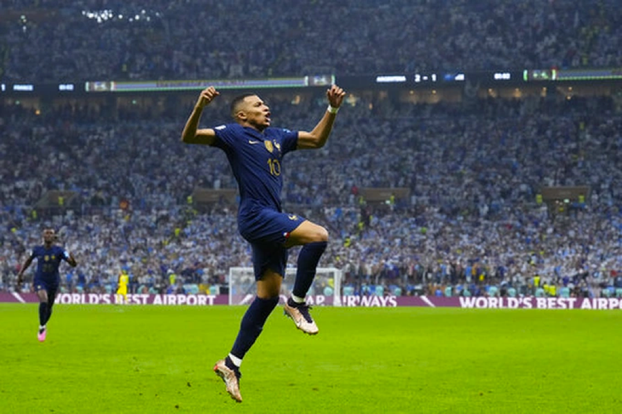 Mbappe xuất sắc lập hat-trick trong 120 phút hiệp chính và phụ... Mbappe xuất sắc lập hat-trick trong 120 phút hiệp chính và phụ...