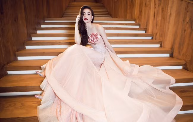 4 mỹ nhân Việt nổi tiếng với vóc dáng “mỏng mày, hay hạt“ ảnh 6 4 mỹ nhân Việt nổi tiếng với vóc dáng “mỏng mày, hay hạt“ ảnh 6