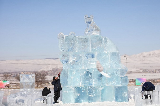 Lễ hội băng tuyết quốc tế Mazaalai bắt đầu từ ngày 14/1 đến ngày 28/1/2024 tại Sky Resort, ở ngoại ô Ulaanbaatar, Mông Cổ. Lễ hội băng tuyết quốc tế Mazaalai bắt đầu từ ngày 14/1 đến ngày 28/1/2024 tại Sky Resort, ở ngoại ô Ulaanbaatar, Mông Cổ.