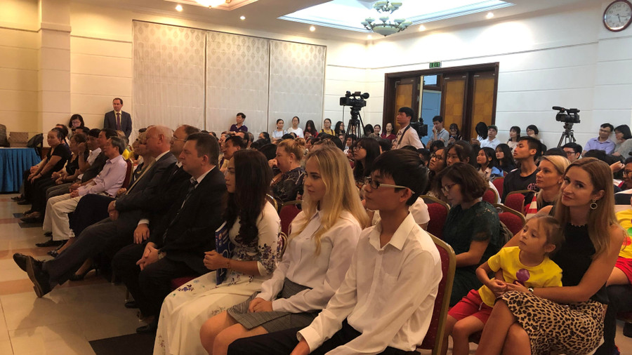 Các đại biểu dự lễ Các đại biểu dự lễ