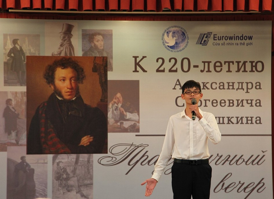 Học sinh Việt Nam đọc thơ Pushkin bằng tiếng Nga Học sinh Việt Nam đọc thơ Pushkin bằng tiếng Nga