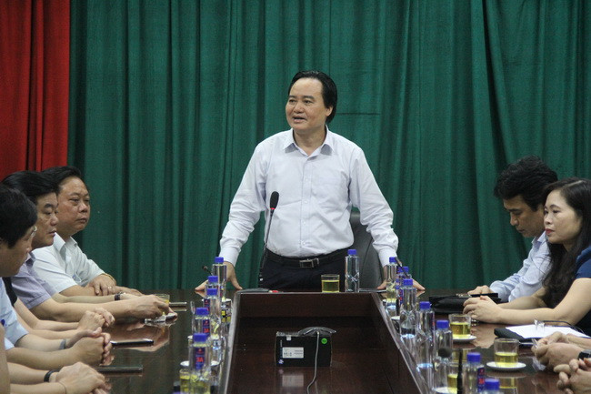 Bộ trưởng yêu cầu vùng lũ Mai Sơn phải chuẩn bị chu đáo cho ngày khai giảng năm học mới Bộ trưởng yêu cầu vùng lũ Mai Sơn phải chuẩn bị chu đáo cho ngày khai giảng năm học mới