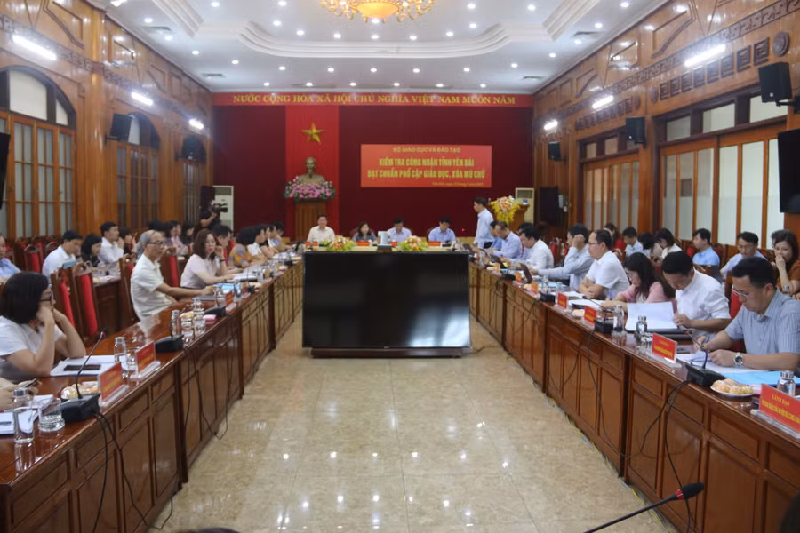 Toàn cảnh hội nghị về công tác kiểm tra PCGD, XMC.