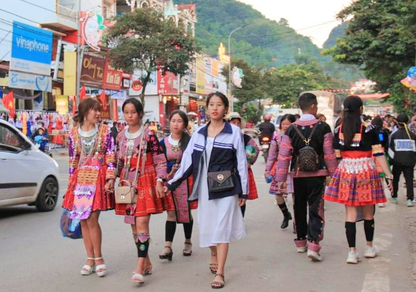 Kỳ nghỉ lễ 2/9, là dịp các nam thanh, nữ tú xuống phố gặp gỡ giao duyên.