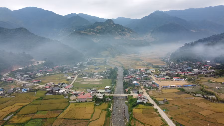 Bản làng thuộc xã Ngọc Chiến nhìn từ trên cao.