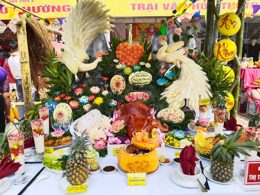 Mâm cỗ được trang trí bắt mắt tại cuộc thi ẩm thực.
