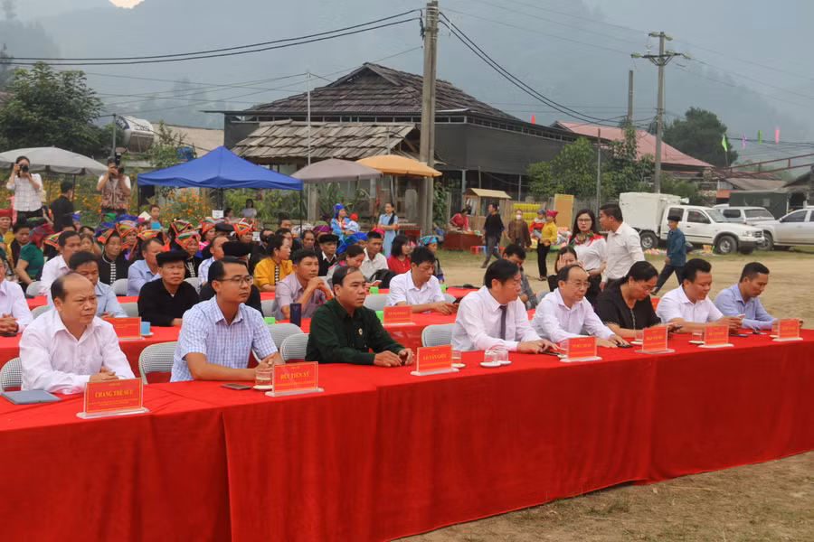 Các đại biểu dự Lễ hội Cơm mới.