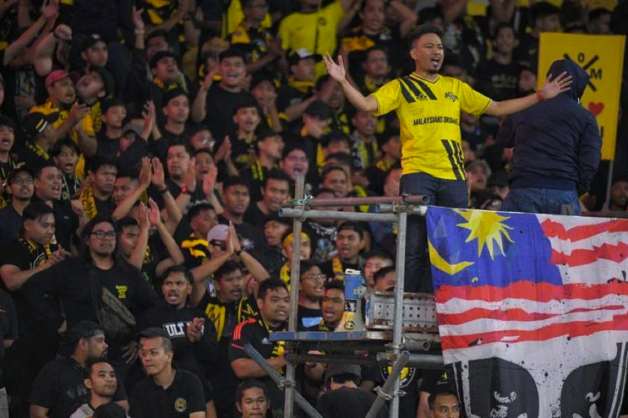 Malaysia được tiếp lửa bởi đám đông khán giả.ẢNH: MARK CHEONG. Malaysia được tiếp lửa bởi đám đông khán giả.ẢNH: MARK CHEONG.