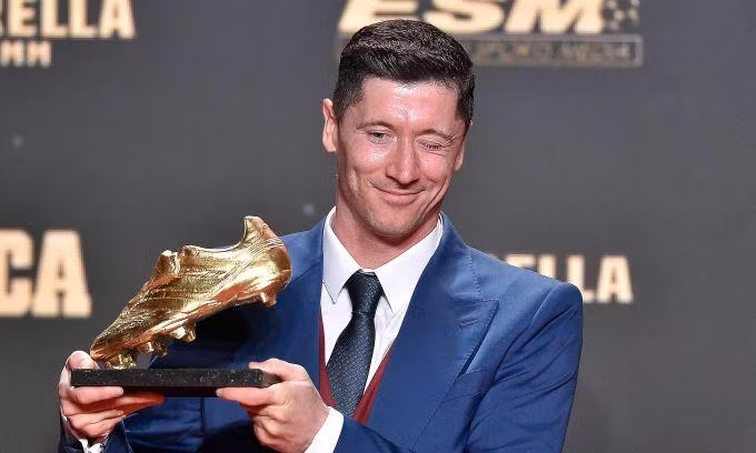 Robert Lewandowski lần thứ hai liên tiếp nhận Giày Vàng châu Âu.