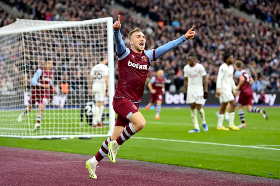 Man Utd thua West Ham 0-2 ở vòng 18 Ngoại hạng Anh. Man Utd thua West Ham 0-2 ở vòng 18 Ngoại hạng Anh.