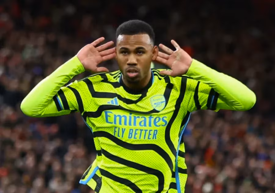 Trung vệ người Brazil ăn mừng bàn thắng đầu tiên trong màu áo Pháo thủ London tại Ngoại hạng Anh.