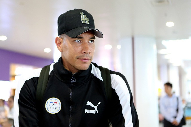 Thủ thành Neil Etheridge vừa cùng tuyển Philippines đến Việt Nam chiều 3/6. Thủ thành Neil Etheridge vừa cùng tuyển Philippines đến Việt Nam chiều 3/6.