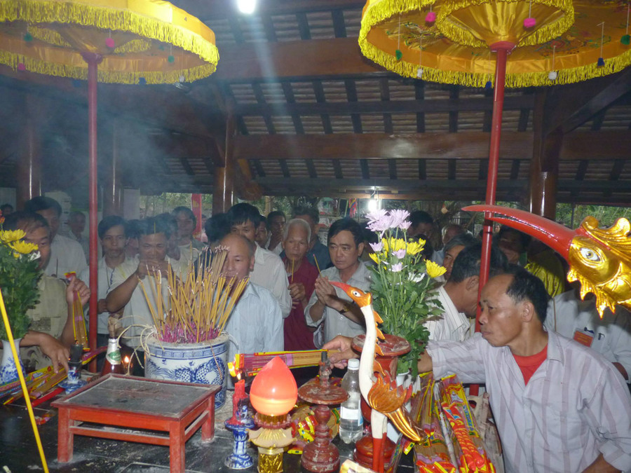 Lễ hội tưởng nhớ cha con Tế tửu Nguyễn Phùng Thời được tổ chức vào tháng 3 hàng năm. Lễ hội tưởng nhớ cha con Tế tửu Nguyễn Phùng Thời được tổ chức vào tháng 3 hàng năm.